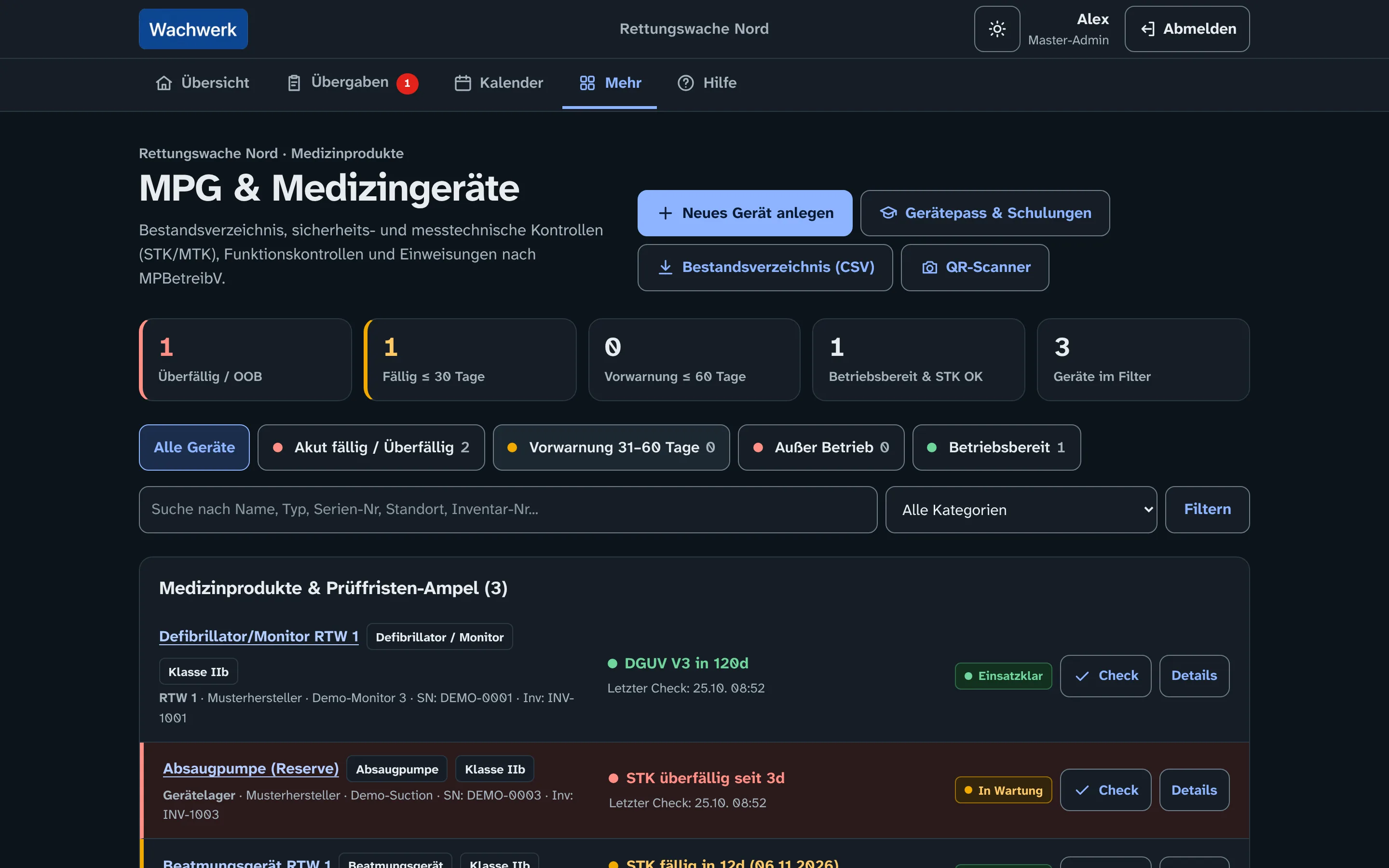 Medizingeräte mit Prüffristen und gesperrten Geräten im dunklen Modus.